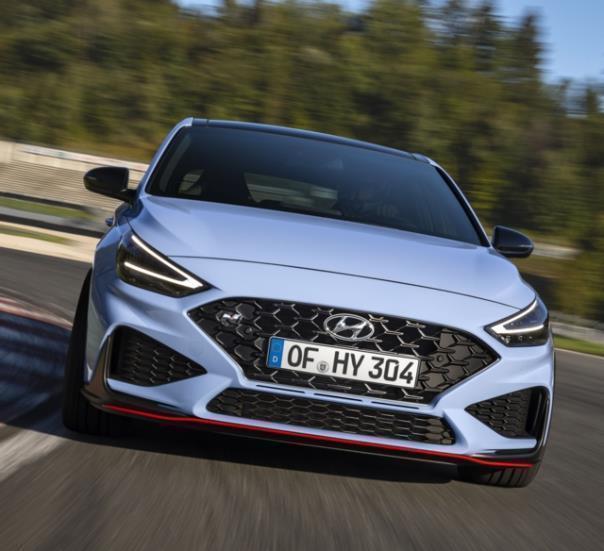 Der New Hyundai i30 N bietet mit der N DCT erstmals ein ‘nasses’ 8-Gang-Doppelkupplungsgetriebe, das sich via Paddels am Lenkrad schalten lässt, mit drei neuen N Performance-Funktionen für ein noch sportlicheres Fahrerlebnis